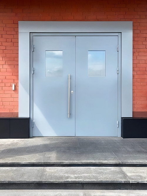 Двустворчатая остекленная дверь