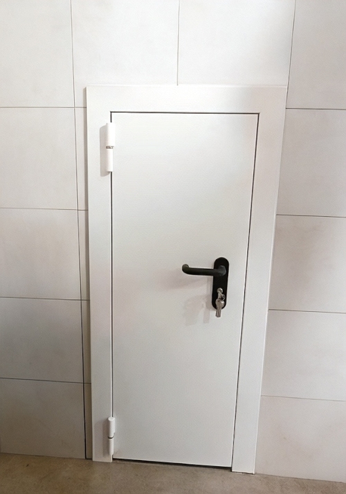 Узкий огнестойкий люк